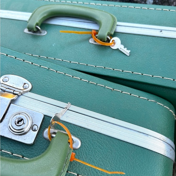 🎉HOST PICK Vintage Retro Hard Shell
Suitcase Luggage Set  3 Piece Avacado Green - Picture 7 of 13